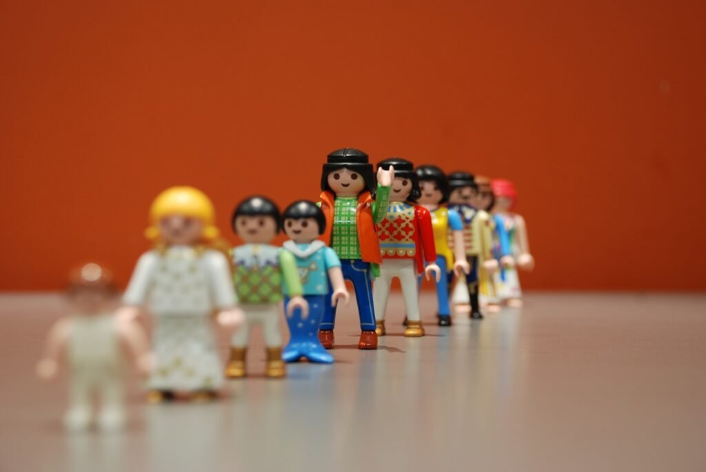 queue, playmobil, to wave